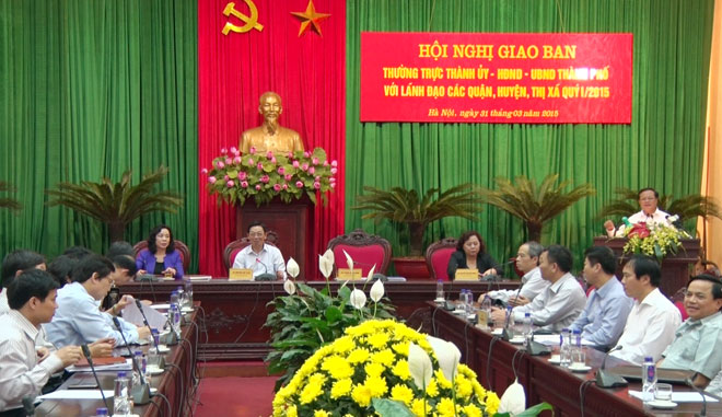 Bí thư Thành ủy Hà Nội Phạm Quang Nghị phát biểu tại hội nghị.